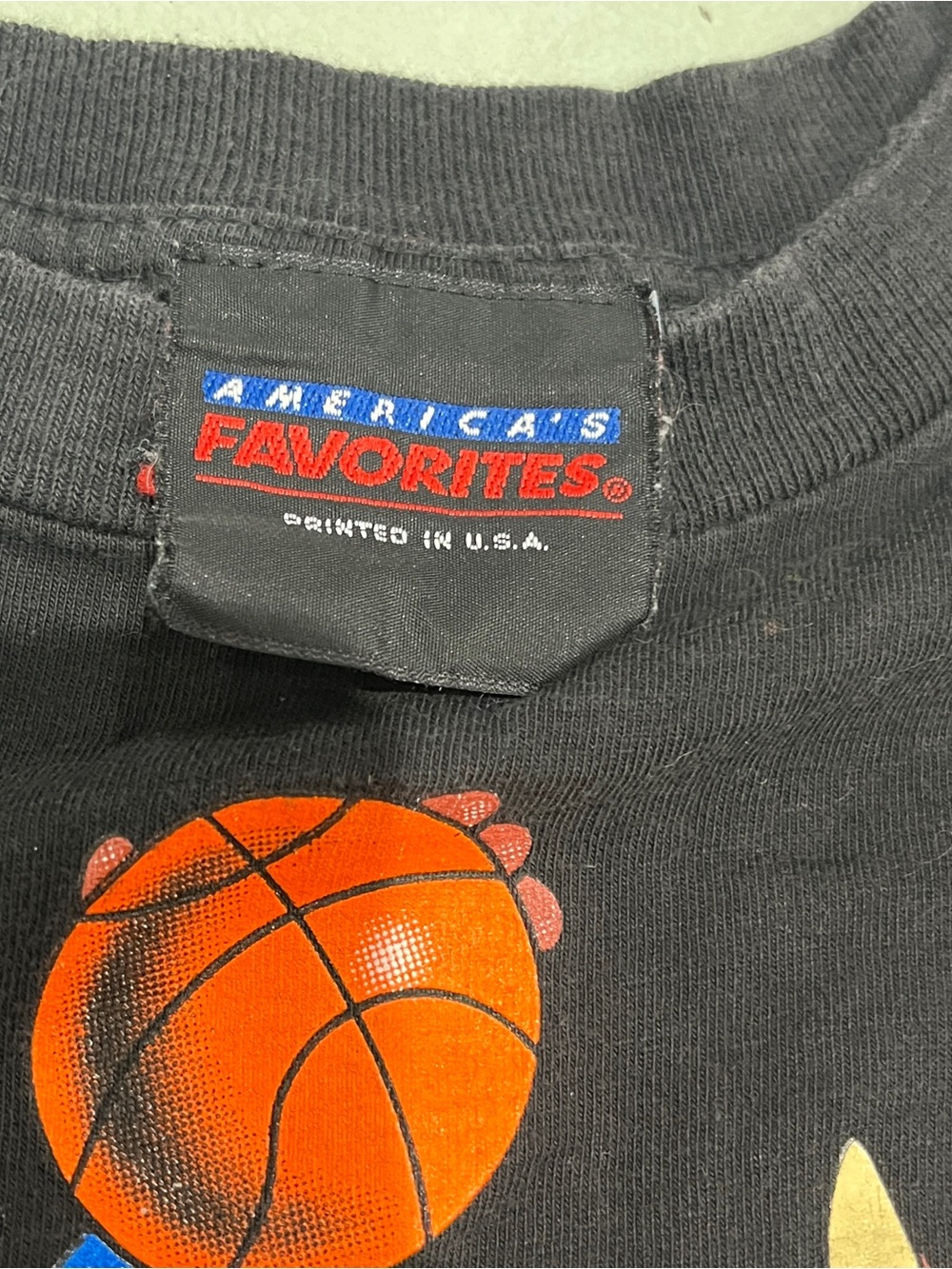 Vintage 90s New York Knicks Looney Tunes T Shirt Single Stitch NBA - Picture 8 of 8